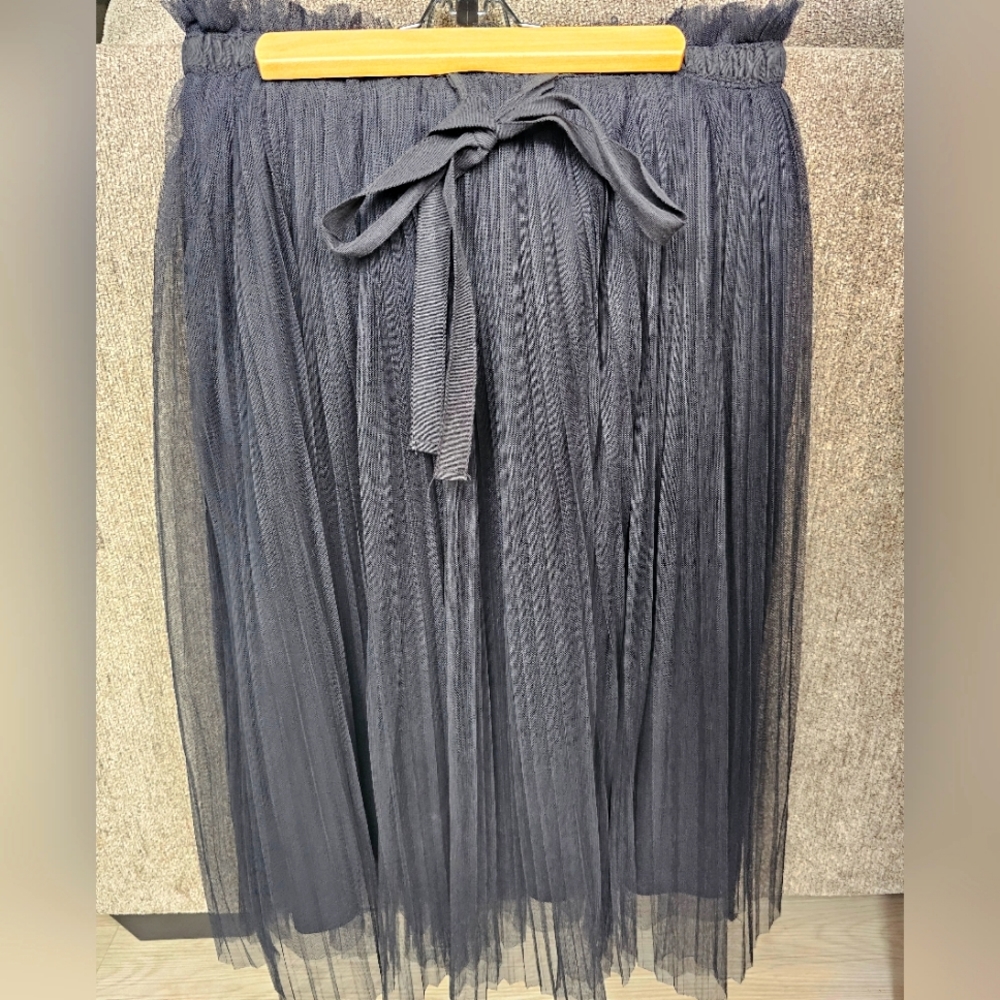 Black pleaded skirt XL